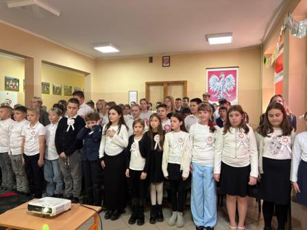 Obrazy newsów: do_hymnu_2.jpg