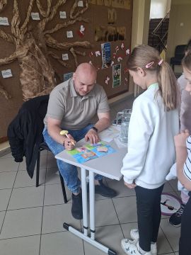 Obrazy news&oacute;w: spotkanie_z_autorem_6.jpg